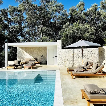 Elegant Villa With Heated Pool * Kassiopi