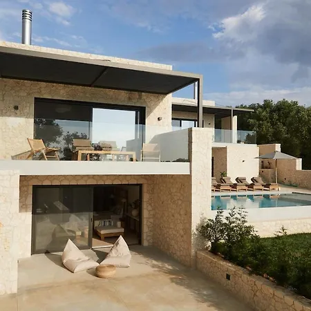 Elegant With Heated Pool