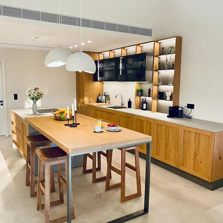 Elegant With Heated Pool Apartamento